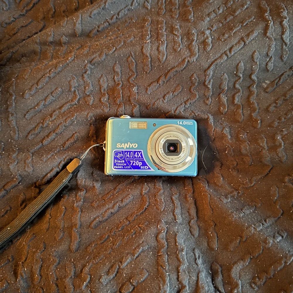 Sanyo 14MP Blue Digital Camera